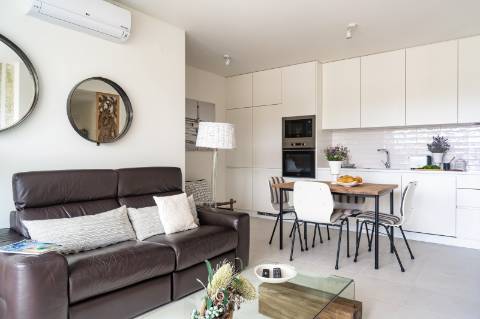 Apartamento T2 com Varanda com acesso a Piscina e garagem