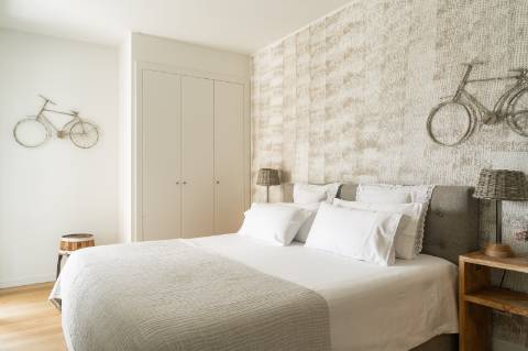 Apartamento T2 com Varanda com acesso a Piscina e garagem