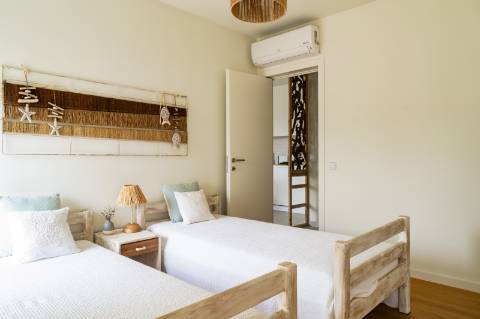 Apartamento T2 com Varanda com acesso a Piscina e garagem