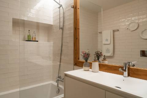 Apartamento T2 com Varanda com acesso a Piscina e garagem