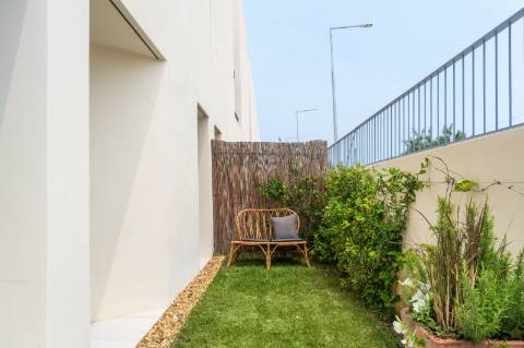 Apartamento T2 com Varanda com acesso a Piscina e garagem