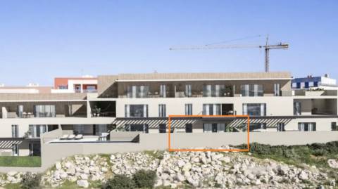 Apartamento T2 com Jardim Privativo e Piscina comum em Tavira