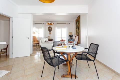 Moradia com Garagem, Piscina, Jardim e amplos Terraços, para venda no centro histórico de Tavira.