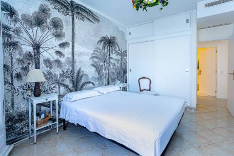 Moradia com Garagem, Piscina, Jardim e amplos Terraços, para venda no centro histórico de Tavira.