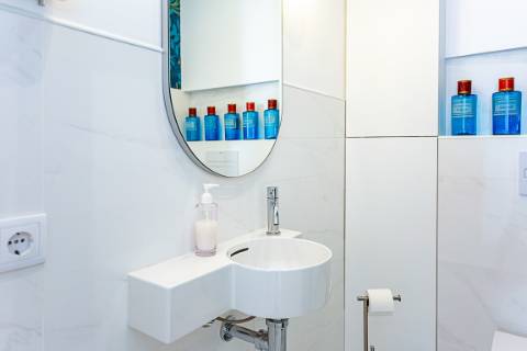 Moradia com Garagem, Piscina, Jardim e amplos Terraços, para venda no centro histórico de Tavira.