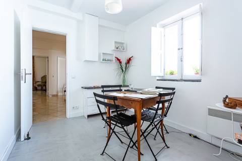 Moradia com Garagem, Piscina, Jardim e amplos Terraços, para venda no centro histórico de Tavira.