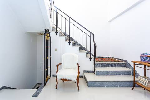 Moradia com Garagem, Piscina, Jardim e amplos Terraços, para venda no centro histórico de Tavira.