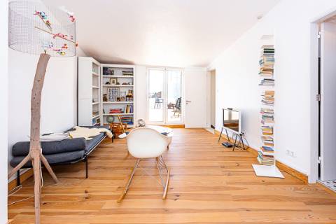 Moradia com Garagem, Piscina, Jardim e amplos Terraços, para venda no centro histórico de Tavira.