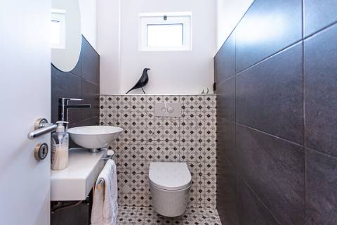 Moradia com Garagem, Piscina, Jardim e amplos Terraços, para venda no centro histórico de Tavira.