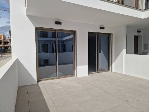 T1 no rés-do-chão com piscina e garagem em condomínio em Cabanas de Tavira