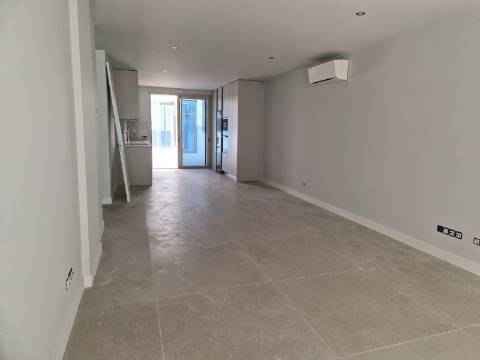 Apartamento T2 com piscina e garagem em condomínio em Cabanas de Tavira