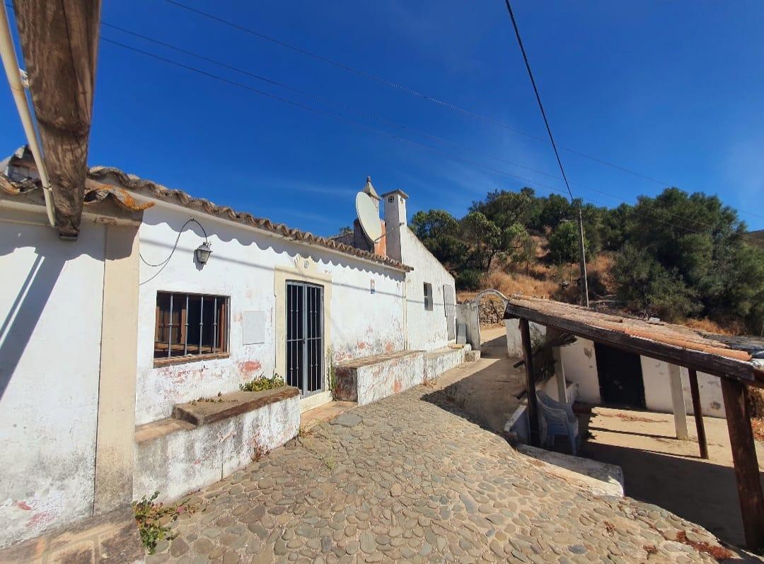 Moradia Tradicional T2 com anexo para venda no campo a 20 minutos de Tavira