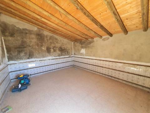 Moradia Tradicional T2 com anexo para venda no campo a 20 minutos de Tavira