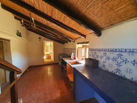 Moradia Tradicional T2 com anexo para venda no campo a 20 minutos de Tavira