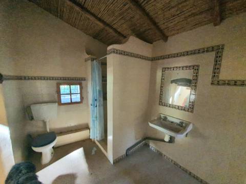 Moradia Tradicional T2 com anexo para venda no campo a 20 minutos de Tavira