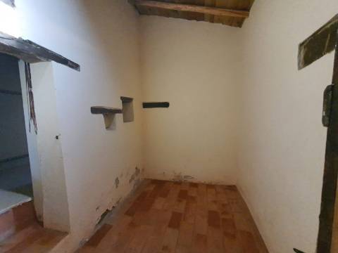 Moradia Tradicional T2 com anexo para venda no campo a 20 minutos de Tavira