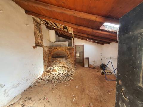 Moradia Tradicional T2 com anexo para venda no campo a 20 minutos de Tavira