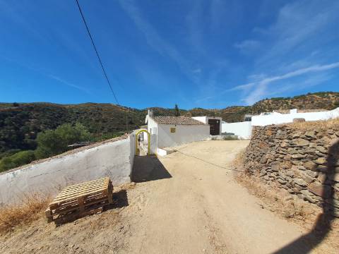 Moradia Tradicional T2 com anexo para venda no campo a 20 minutos de Tavira