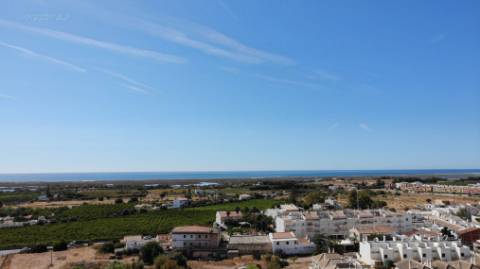 Moradia T4 de Luxo com Piscina Infinita e Vista Mar