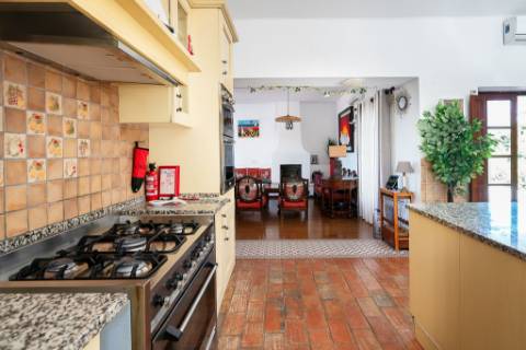 Quinta com Moradia T7+1 com Piscina, Vista Mar, Picadeiro e espaços independentes em Santo Estêvão