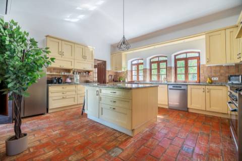 Quinta com Moradia T7+1 com Piscina, Vista Mar, Picadeiro e espaços independentes em Santo Estêvão