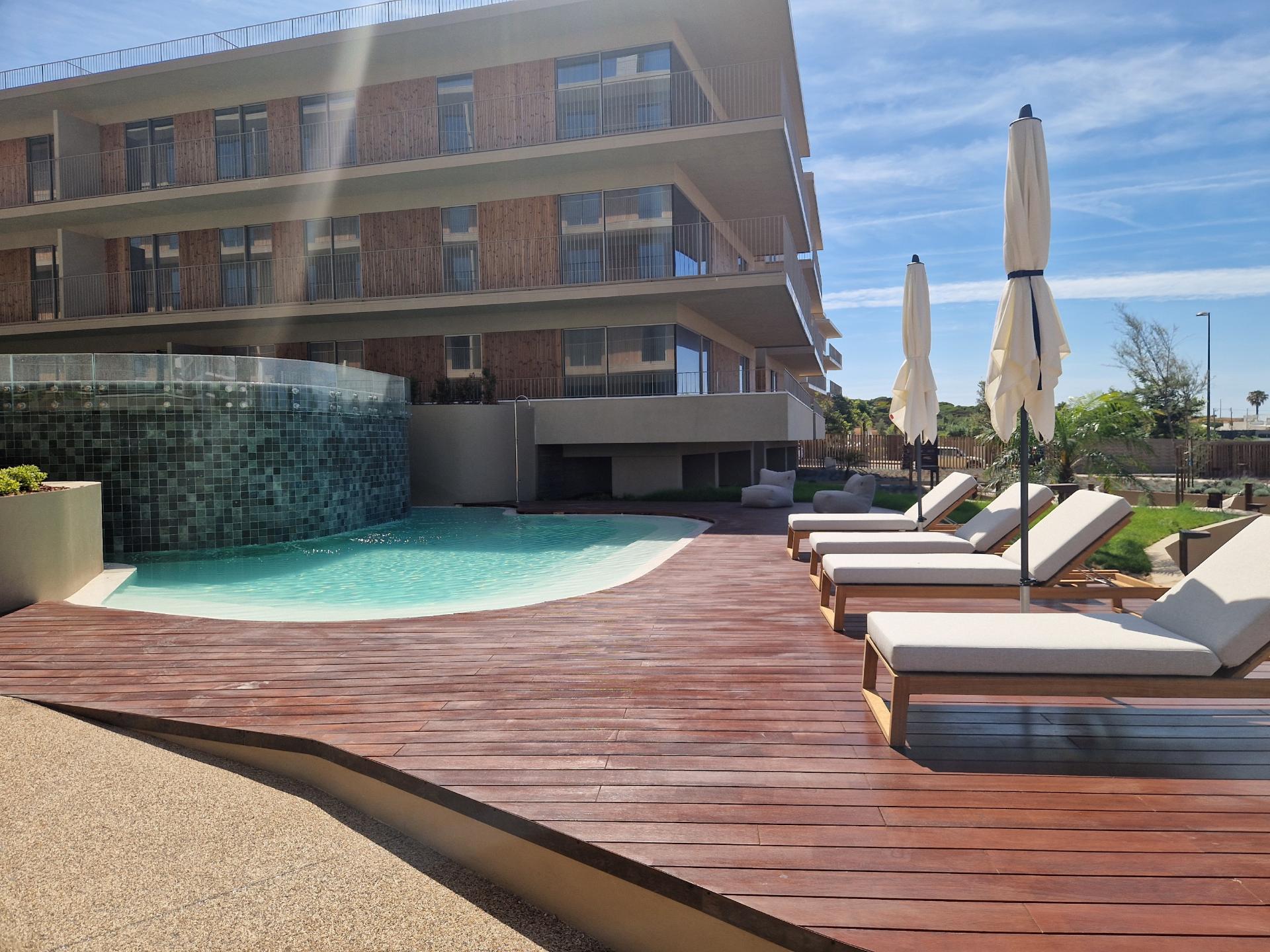 Apartamento T3, com Vista Mar, Piscina e Garagem em Quarteira