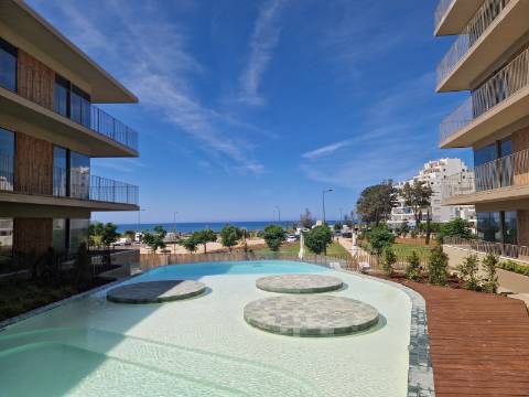 Apartamento T3, com Vista Mar, Piscina e Garagem em Quarteira