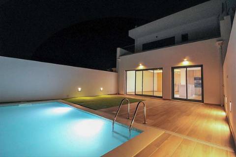 Moradia T3 com piscina e vista mar para venda em Santa Luzia, Tavira