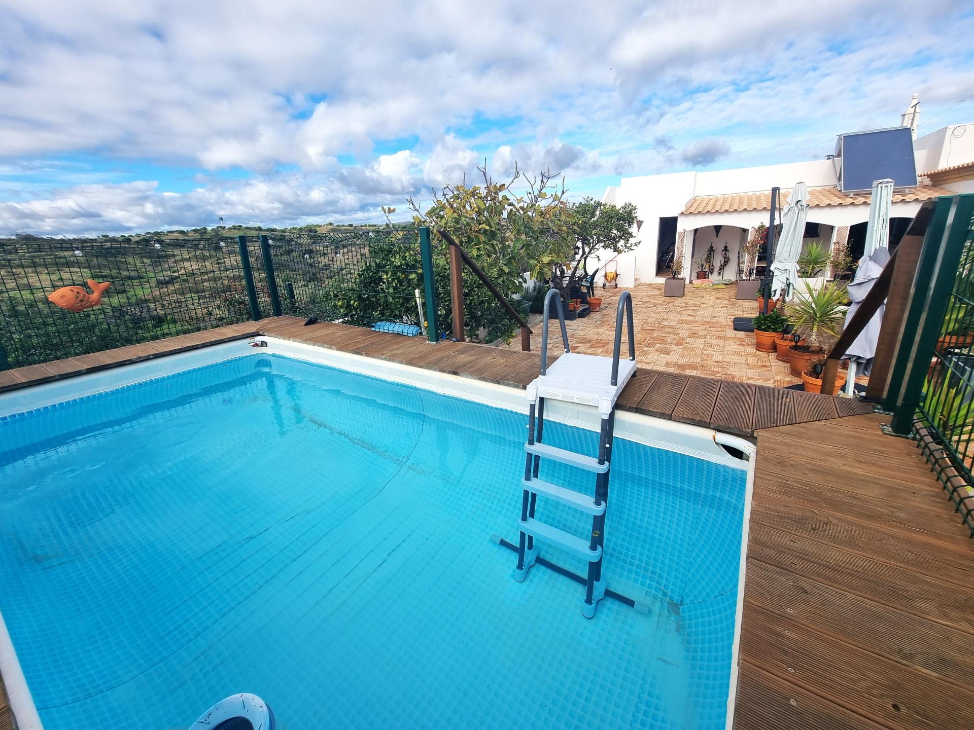 Moradia térrea T3 com vista mar golfe, natureza, privacidade e praia a 10 minutos em Altura, Castro Marim