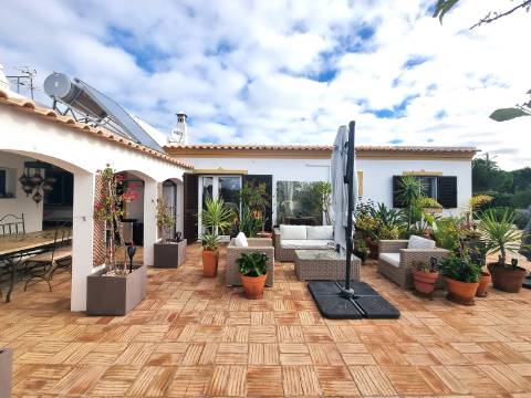 Moradia térrea T3 com vista mar golfe, natureza, privacidade e praia a 10 minutos em Altura, Castro Marim