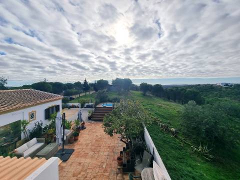 Moradia térrea T3 com vista mar golfe, natureza, privacidade e praia a 10 minutos em Altura, Castro Marim