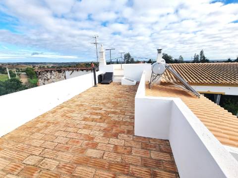 Moradia térrea T3 com vista mar golfe, natureza, privacidade e praia a 10 minutos em Altura, Castro Marim