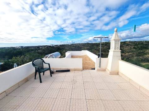 Moradia térrea T3 com vista mar golfe, natureza, privacidade e praia a 10 minutos em Altura, Castro Marim