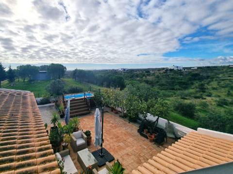 Moradia térrea T3 com vista mar golfe, natureza, privacidade e praia a 10 minutos em Altura, Castro Marim