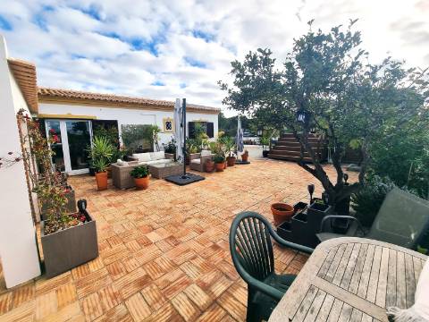 Moradia térrea T3 com vista mar golfe, natureza, privacidade e praia a 10 minutos em Altura, Castro Marim