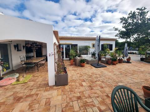 Moradia térrea T3 com vista mar golfe, natureza, privacidade e praia a 10 minutos em Altura, Castro Marim