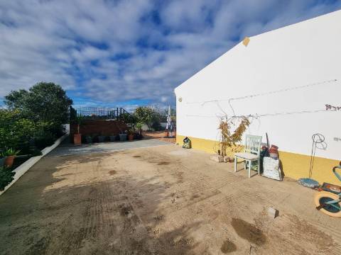 Moradia térrea T3 com vista mar golfe, natureza, privacidade e praia a 10 minutos em Altura, Castro Marim