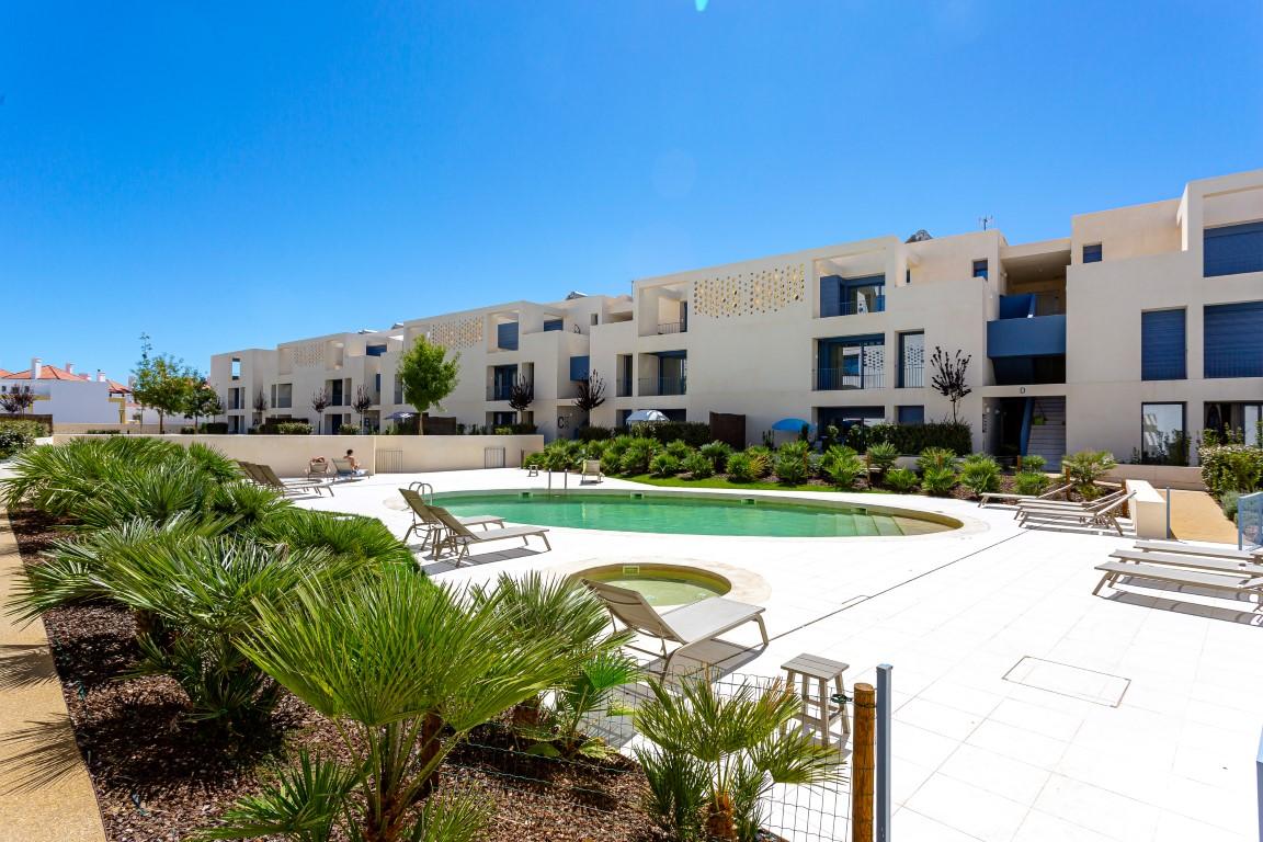 Apartamento T2 mobilado com garagem e piscina em Cabanas de Tavira