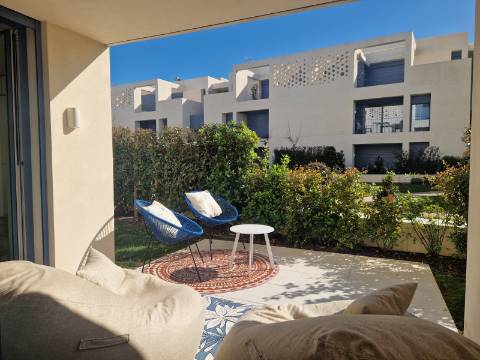 Apartamento T2 mobilado com garagem e piscina em Cabanas de Tavira