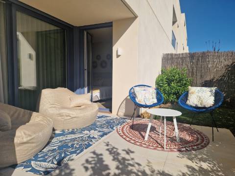 Apartamento T2 mobilado com garagem e piscina em Cabanas de Tavira