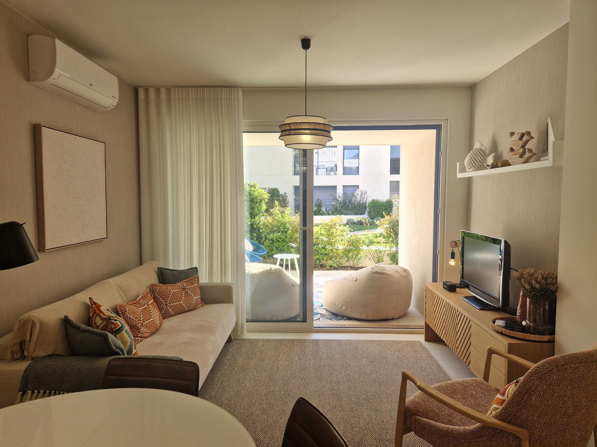 Apartamento T2 mobilado com garagem e piscina em Cabanas de Tavira