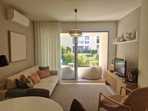 Apartamento T2 mobilado com garagem e piscina em Cabanas de Tavira