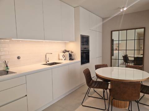 Apartamento T2 mobilado com garagem e piscina em Cabanas de Tavira