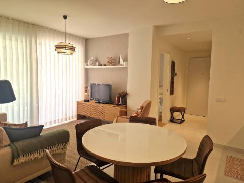 Apartamento T2 mobilado com garagem e piscina em Cabanas de Tavira