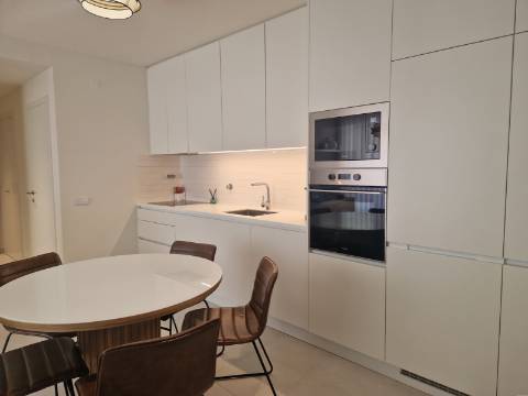 Apartamento T2 mobilado com garagem e piscina em Cabanas de Tavira