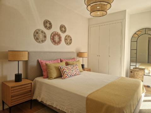 Apartamento T2 mobilado com garagem e piscina em Cabanas de Tavira