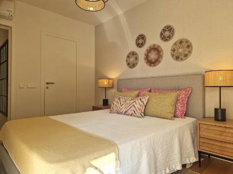 Apartamento T2 mobilado com garagem e piscina em Cabanas de Tavira