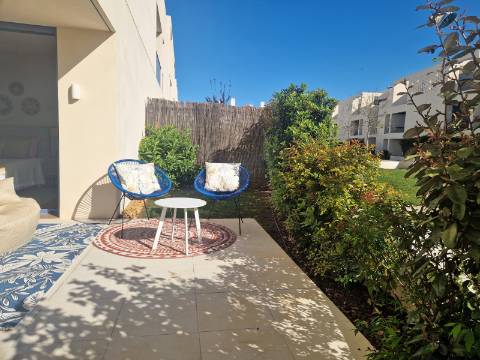 Apartamento T2 mobilado com garagem e piscina em Cabanas de Tavira