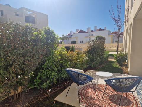 Apartamento T2 mobilado com garagem e piscina em Cabanas de Tavira