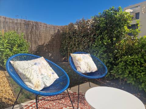 Apartamento T2 mobilado com garagem e piscina em Cabanas de Tavira